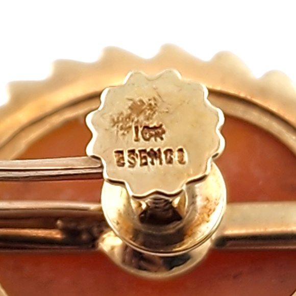 10 Karat Yellow Gold Cameo Screw Back Earrings #18570 - Picture 6 of 7